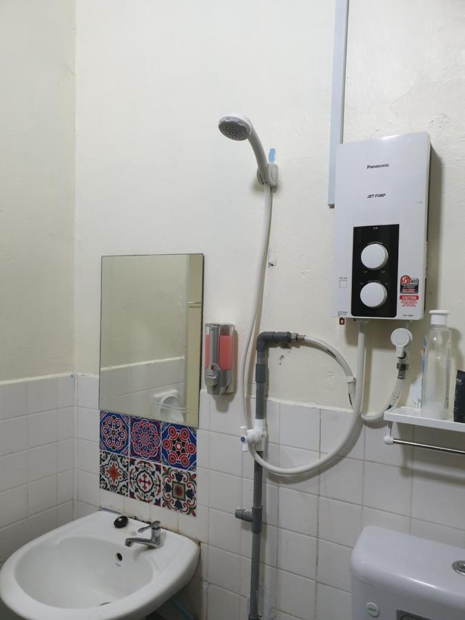 Auni & Auji Homestay Kemaman Chukai Exterior photo
