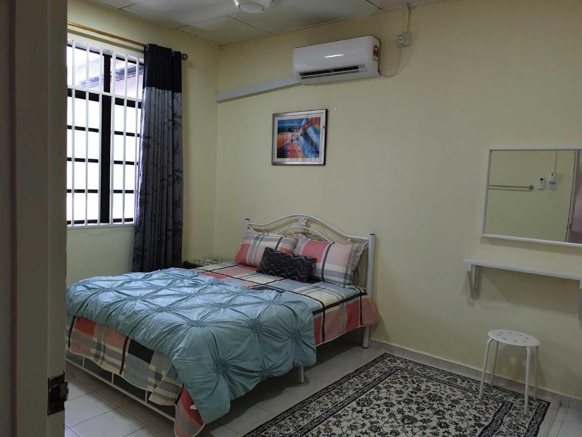 Auni & Auji Homestay Kemaman Chukai Exterior photo