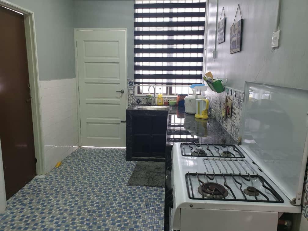 Auni & Auji Homestay Kemaman Chukai Exterior photo