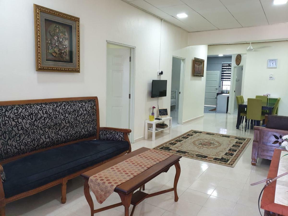 Auni & Auji Homestay Kemaman Chukai Exterior photo